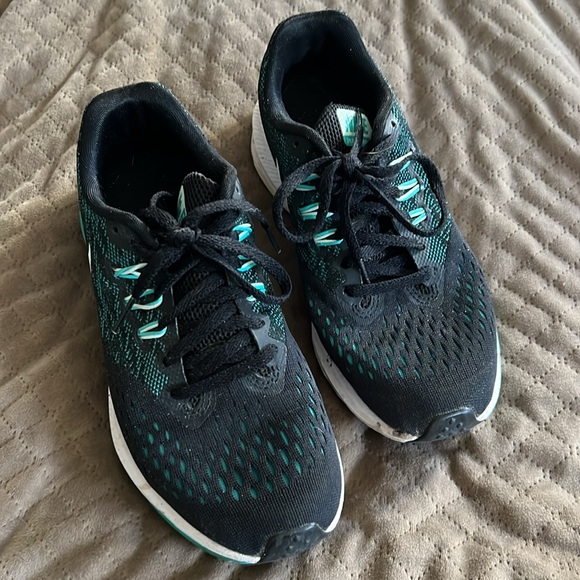 Nike Black and Teal Running Shoes - Picture 2 of 5